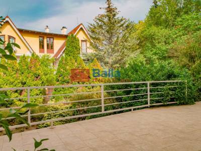 II. ker&uuml;let, Sz&eacute;phalom, 122 m&sup2;-es, t&aacute;rsash&aacute;zi lak&aacute;s, 5+1 szob&aacute;s