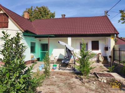 Elad&oacute; csal&aacute;di h&aacute;z, Kiskunlach&aacute;za