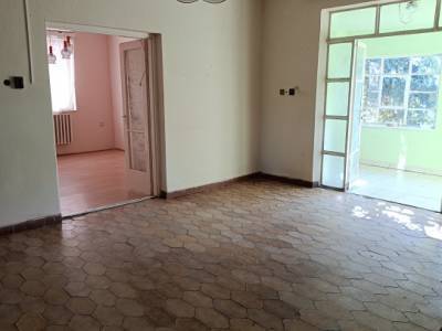 Elad&oacute; csal&aacute;di h&aacute;z, Hajd&uacute;b&ouml;sz&ouml;rm&eacute;ny, Porcsalmy Gyula utca 9