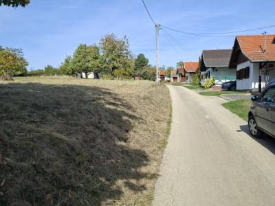 Elad&oacute; &uuml;d&uuml;lőtelek, Petrikereszt&uacute;r